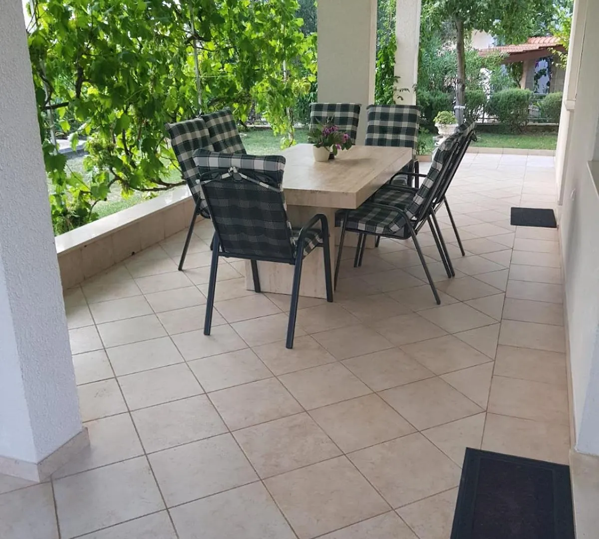 Apartment Apartmani Jureta Okrug Gornji