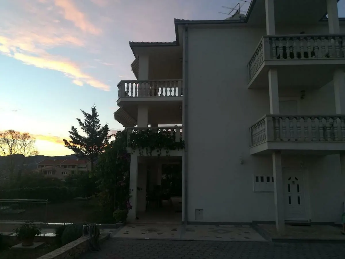 Apartmani Jureta Okrug Gornji 0*,